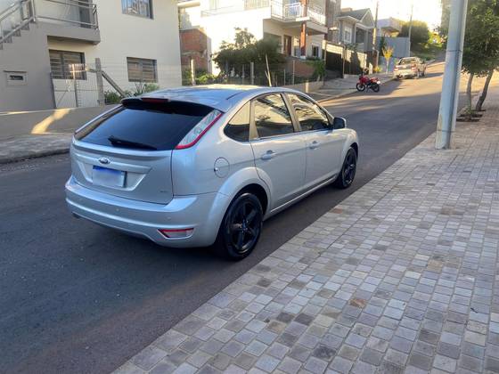 FORD FOCUS 2.0 GLX 16V FLEX 4P MANUAL FORD FOCUS 2.0 GLX 16V FLEX 4P MANUAL